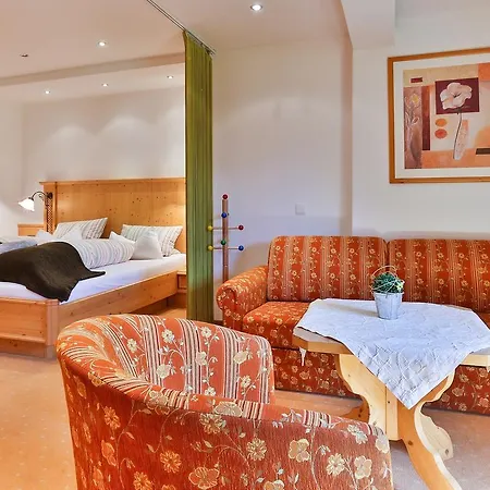 فندق Tourist Boehm 3*